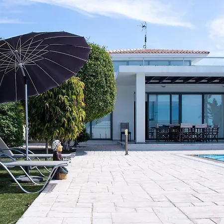 Villa Maestro Meneou